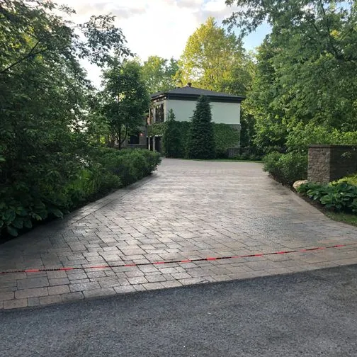 une-all-e-en-briques-menant-6cfc8451