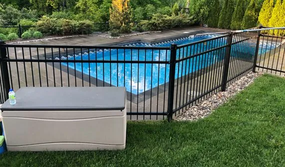 une-grande-glaci-re-est-pos-e-dc088306